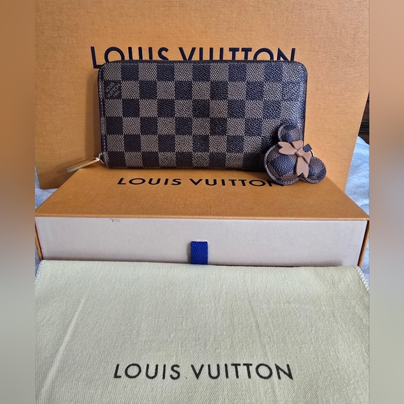 Louis Vuitton DE Zippy Wallet🤎 - Picture 1 of 17